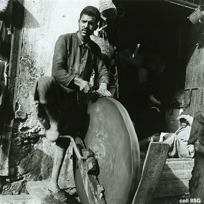 Knife grinder Morocco, 1939